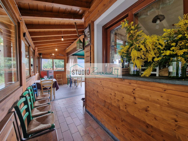 Locale commerciale in vendita a Camaiore