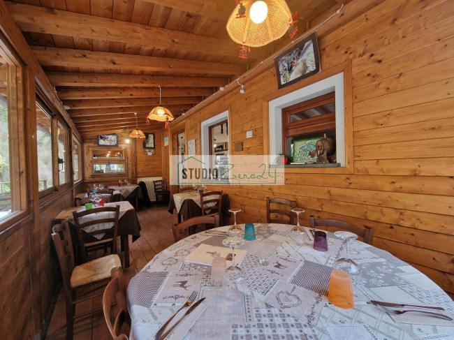 Locale commerciale in vendita a Camaiore