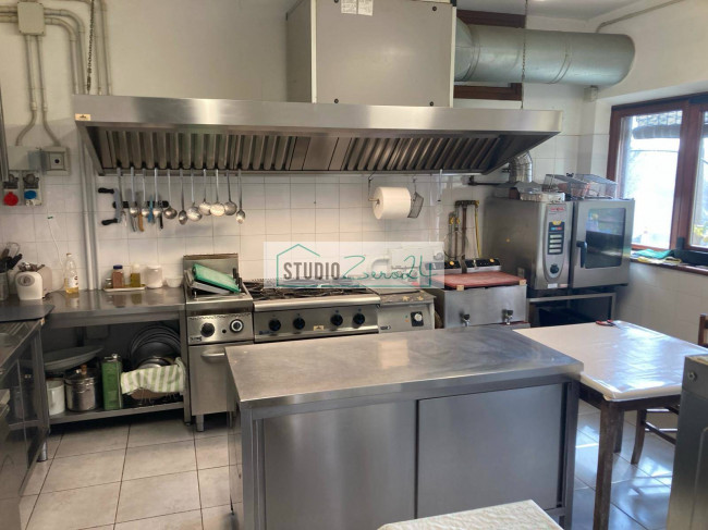 Locale commerciale in vendita a Camaiore