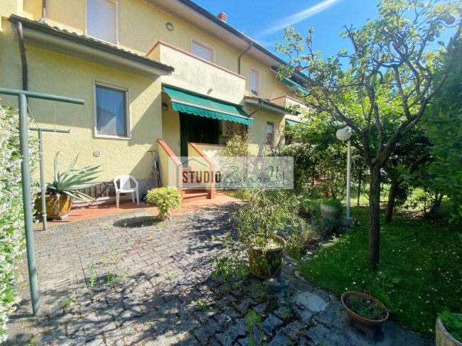 Villette a schiera in vendita a Camaiore