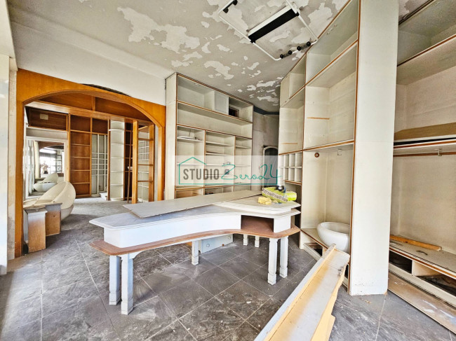 Locale commerciale in vendita a Massarosa