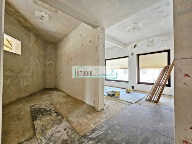 Locale commerciale in vendita a Massarosa