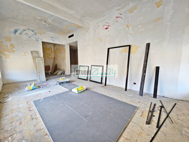 Locale commerciale in vendita a Massarosa