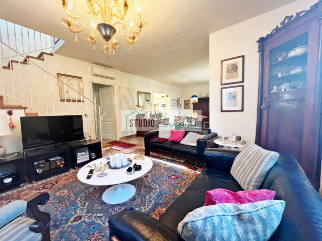 Villetta Bifamiliare in vendita a Camaiore