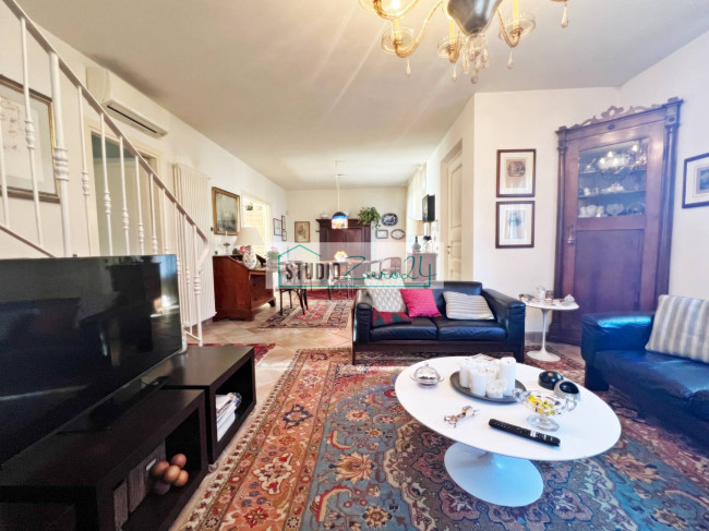 Villetta Bifamiliare in vendita a Camaiore