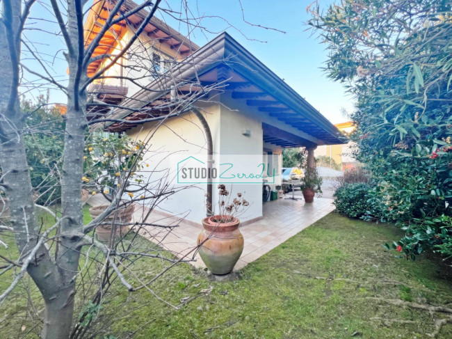 Villetta Bifamiliare in vendita a Camaiore