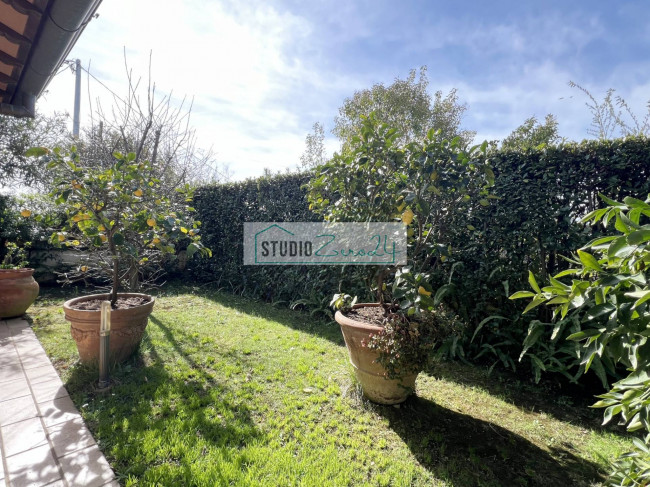 Villetta Bifamiliare in vendita a Camaiore