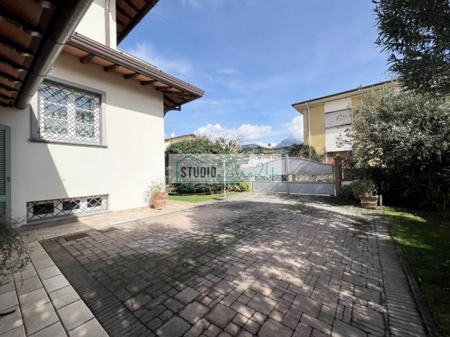 Villetta Bifamiliare in vendita a Camaiore