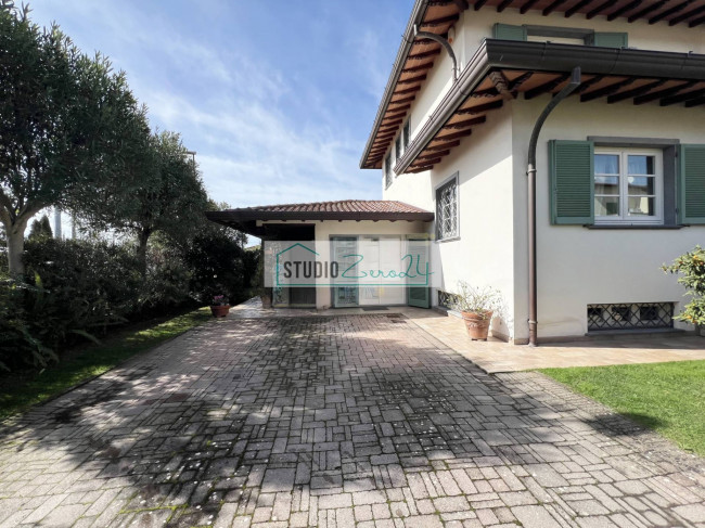 Villetta Bifamiliare in vendita a Camaiore