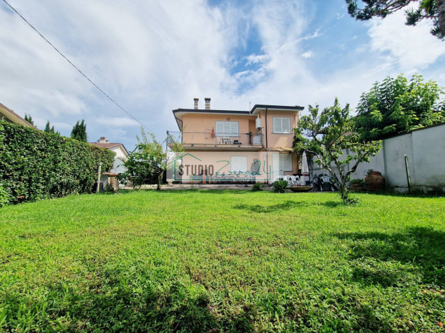 Villa in vendita a Camaiore