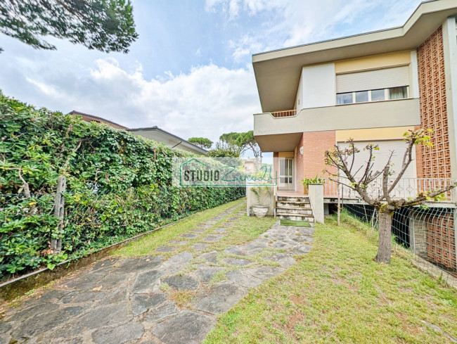 Villetta Bifamiliare in vendita a Pietrasanta