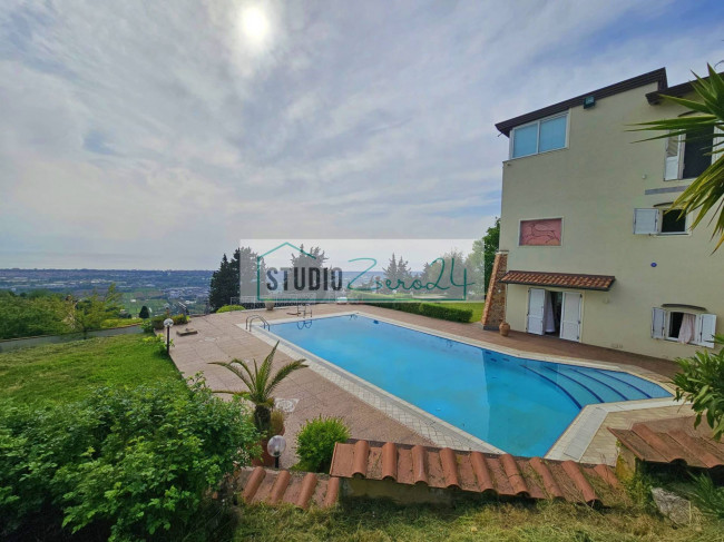 Villa in vendita a Massarosa