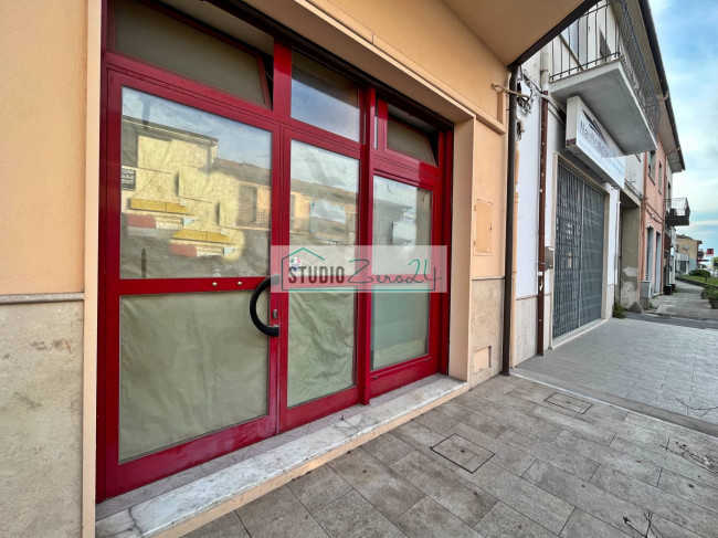 Locale commerciale in vendita a Viareggio