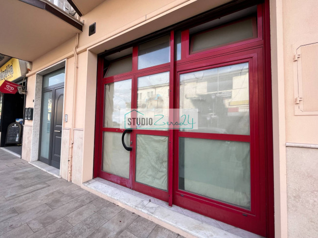 Locale commerciale in vendita a Viareggio