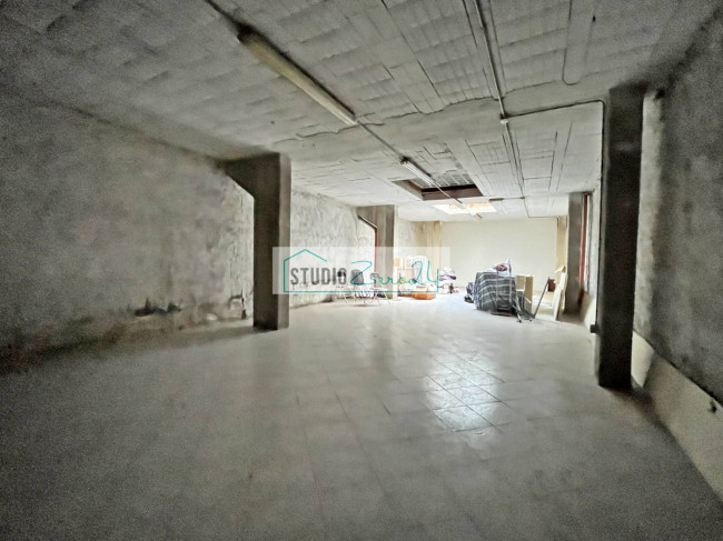 Locale commerciale in vendita a Viareggio