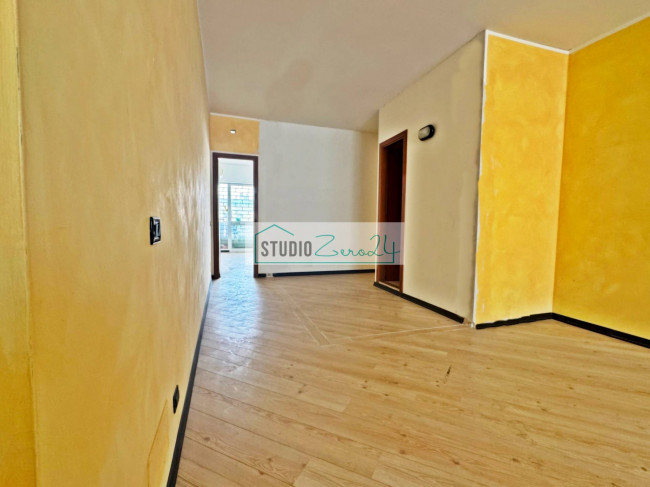 Locale commerciale in vendita a Massa