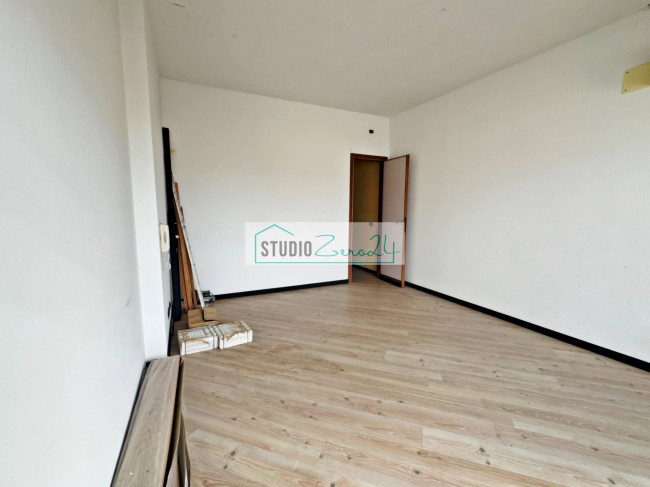 Locale commerciale in vendita a Massa