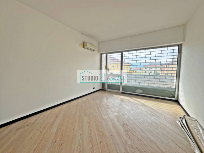 Locale commerciale in vendita a Massa