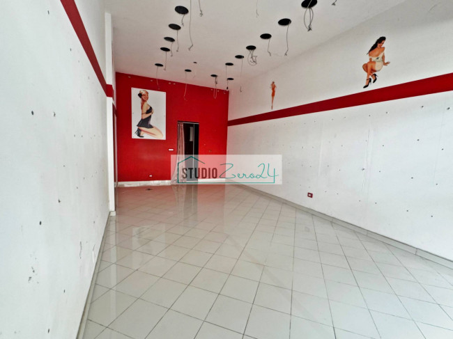 Locale commerciale in vendita a Massa