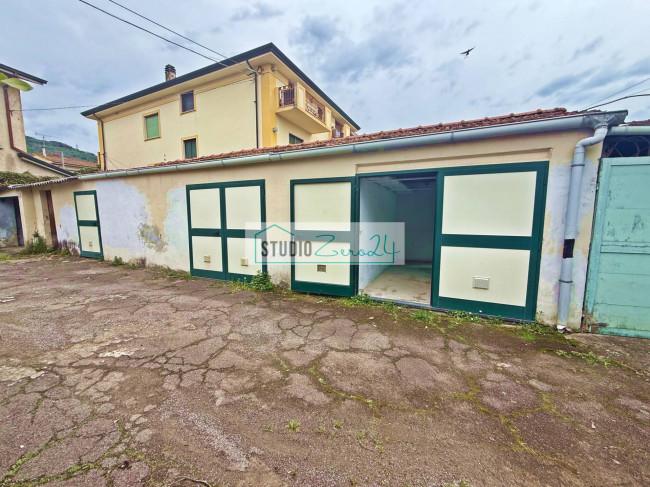Magazzino in vendita a Massarosa