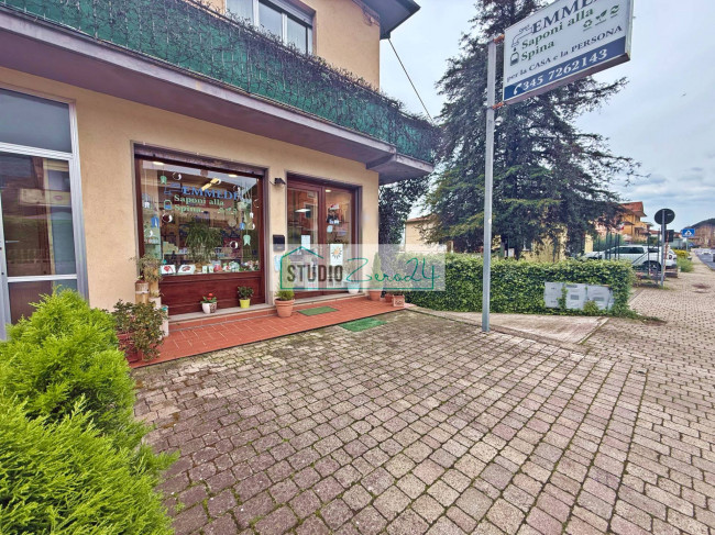 Locale commerciale in vendita a Massarosa