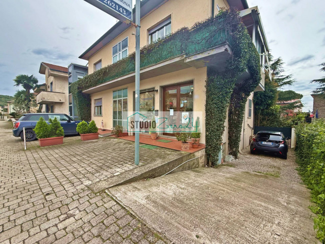 Locale commerciale in vendita a Massarosa