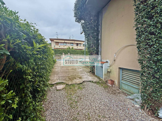 Locale commerciale in vendita a Massarosa