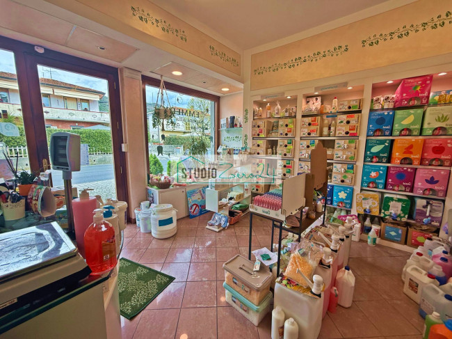 Locale commerciale in vendita a Massarosa