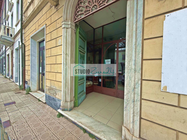 Locale commerciale in vendita a Viareggio