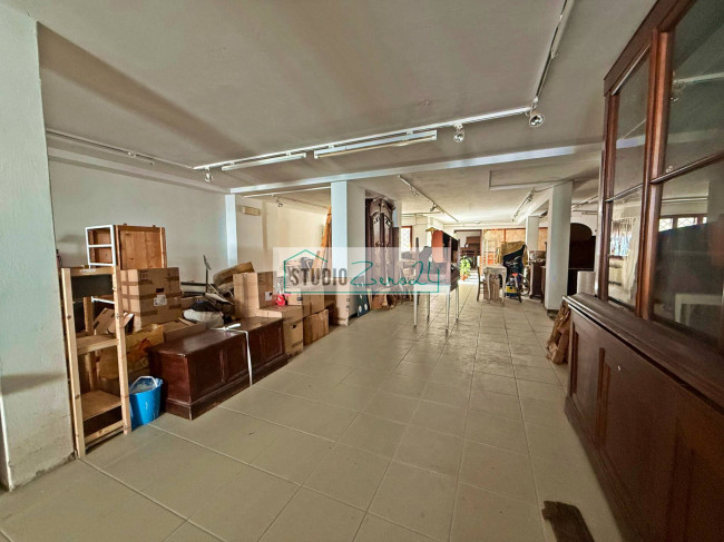 Locale commerciale in vendita a Viareggio