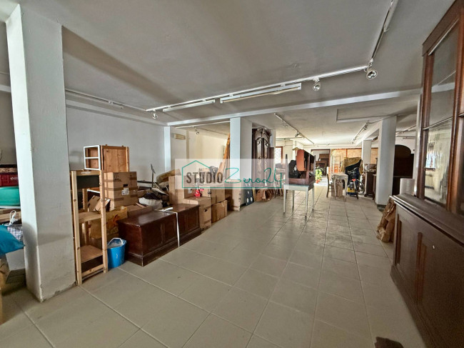 Locale commerciale in vendita a Viareggio