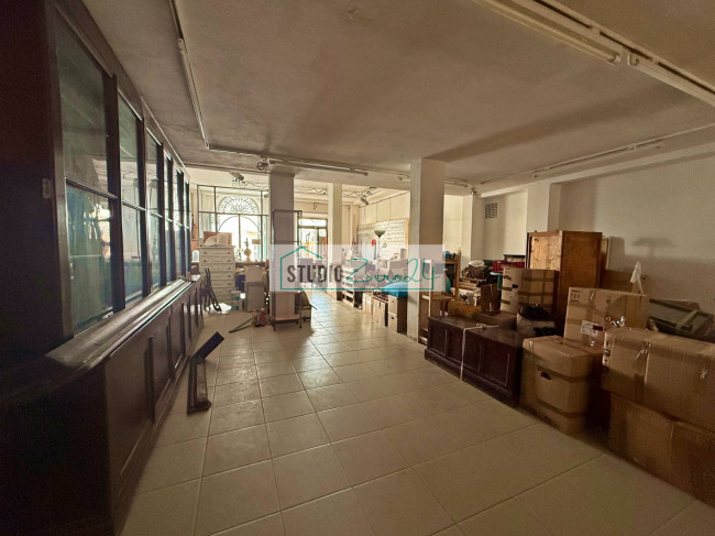 Locale commerciale in vendita a Viareggio