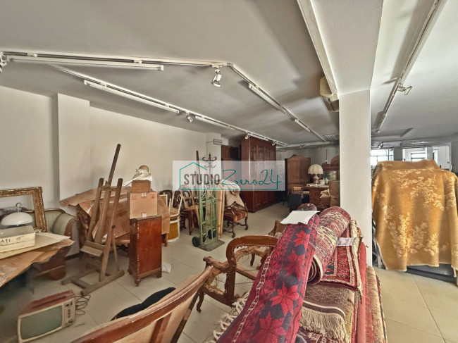 Locale commerciale in vendita a Viareggio