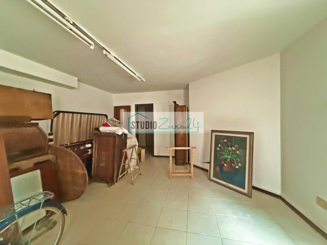 Locale commerciale in vendita a Viareggio