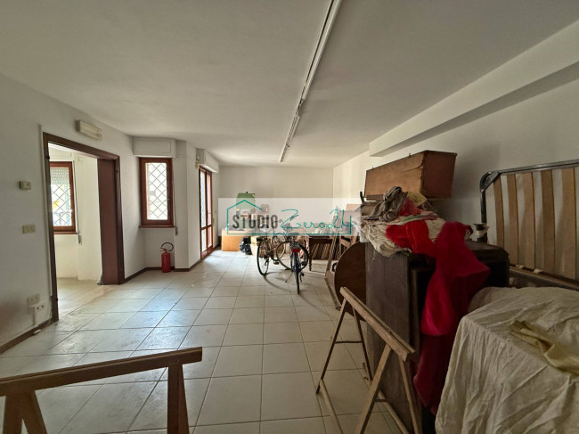 Locale commerciale in vendita a Viareggio