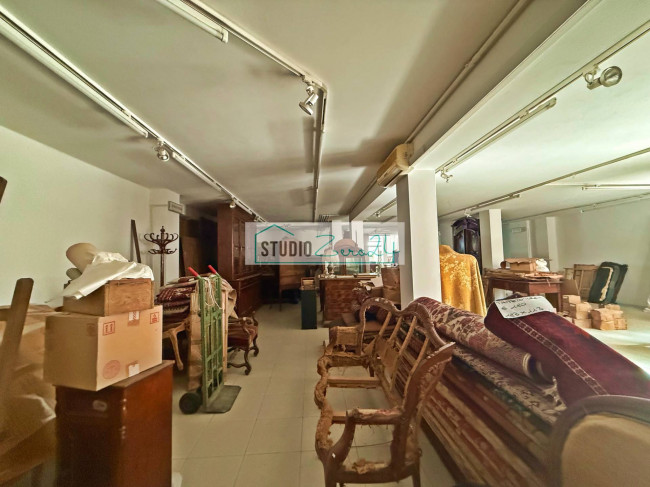 Locale commerciale in vendita a Viareggio