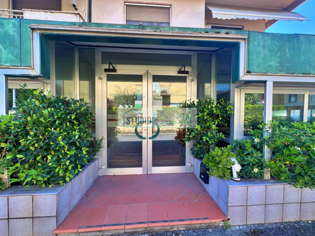 Locale commerciale in vendita a Viareggio