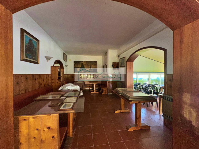 Locale commerciale in vendita a Viareggio