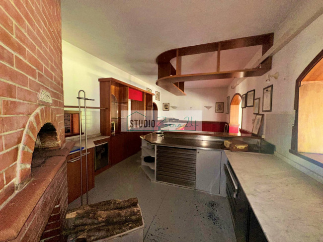 Locale commerciale in vendita a Viareggio