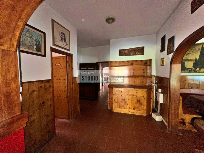 Locale commerciale in vendita a Viareggio