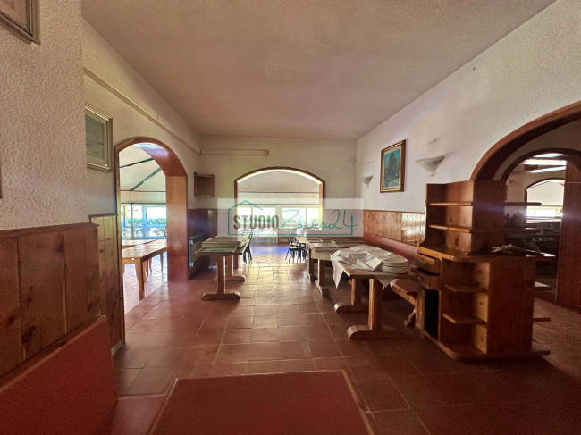 Locale commerciale in vendita a Viareggio