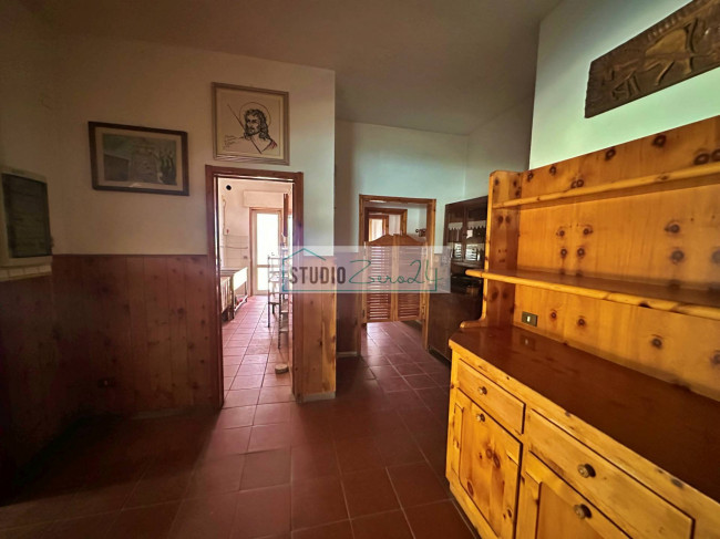 Locale commerciale in vendita a Viareggio