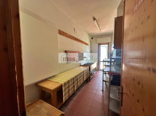 Locale commerciale in vendita a Viareggio