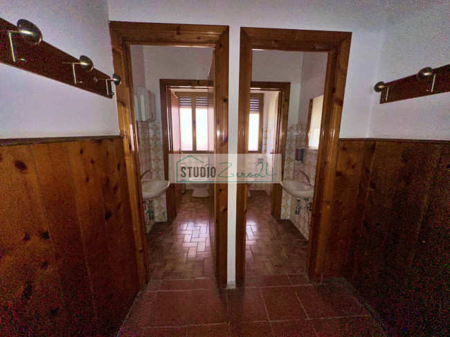 Locale commerciale in vendita a Viareggio