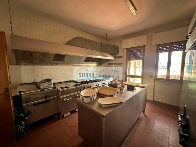 Locale commerciale in vendita a Viareggio