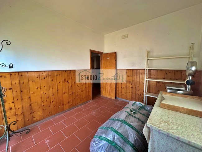 Locale commerciale in vendita a Viareggio