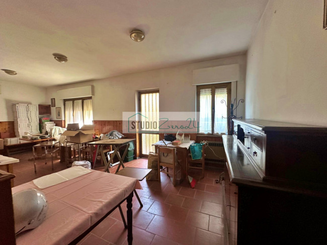 Locale commerciale in vendita a Viareggio