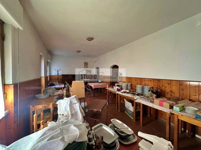 Locale commerciale in vendita a Viareggio