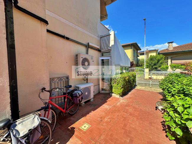 Locale commerciale in vendita a Viareggio