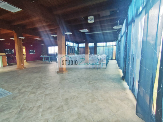 Locale commerciale in vendita a Viareggio